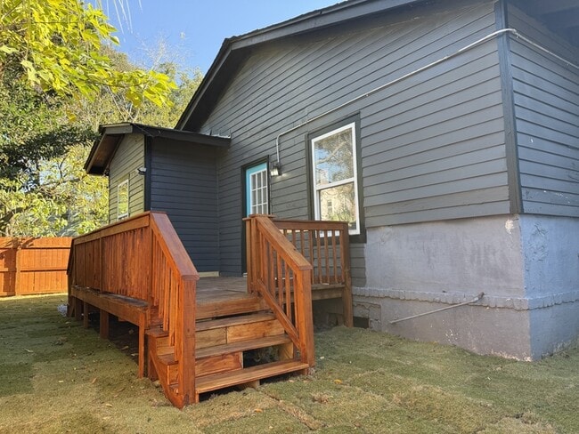 Building Photo - 728 W 39th St