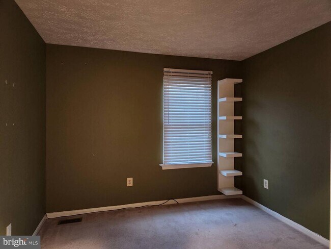 Building Photo - 8813 Francesca Dr