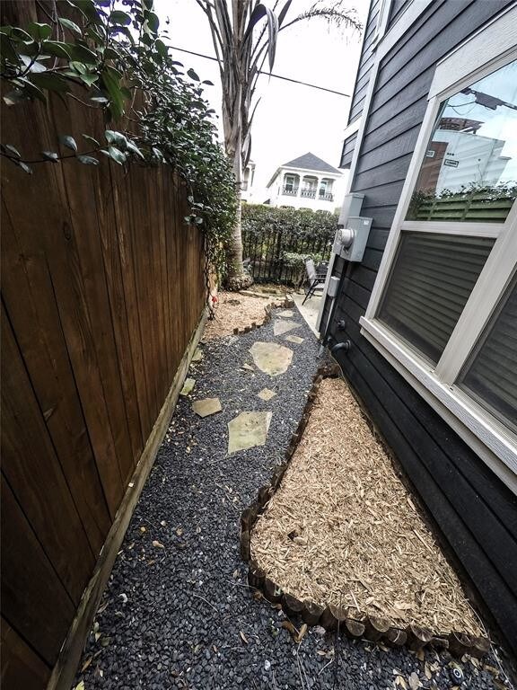 Building Photo - 736 Nicholson St