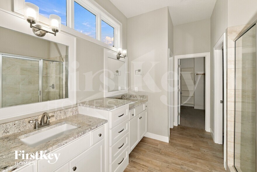 Building Photo - 15235 Knight Rd