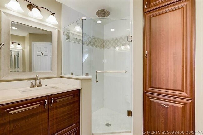 Building Photo - 9387 Richmond Cir