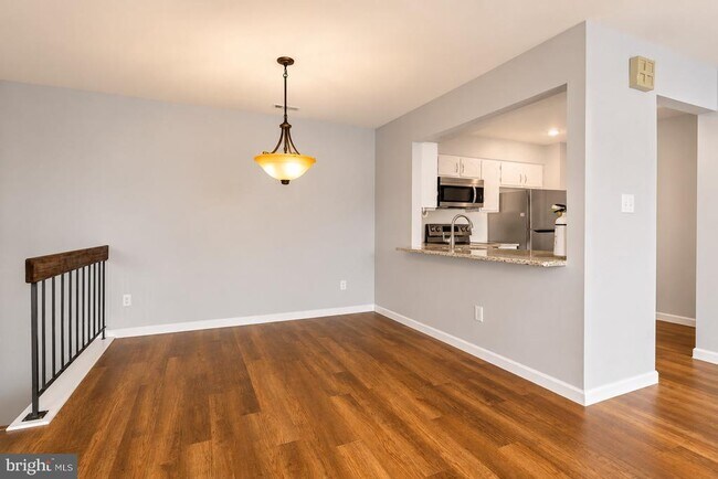 Building Photo - 3520B Neils Ct