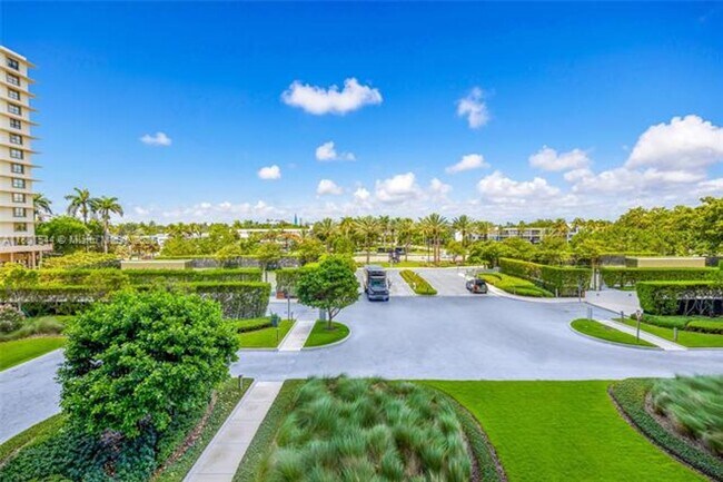 Primary Photo - 10201 Collins Ave