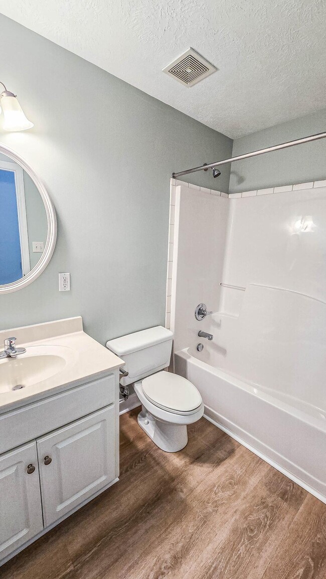 Building Photo - 831 Landing Dr