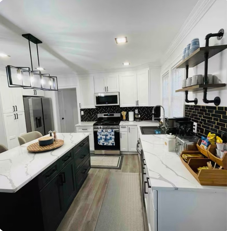 Building Photo - 14 Roosevelt Ave