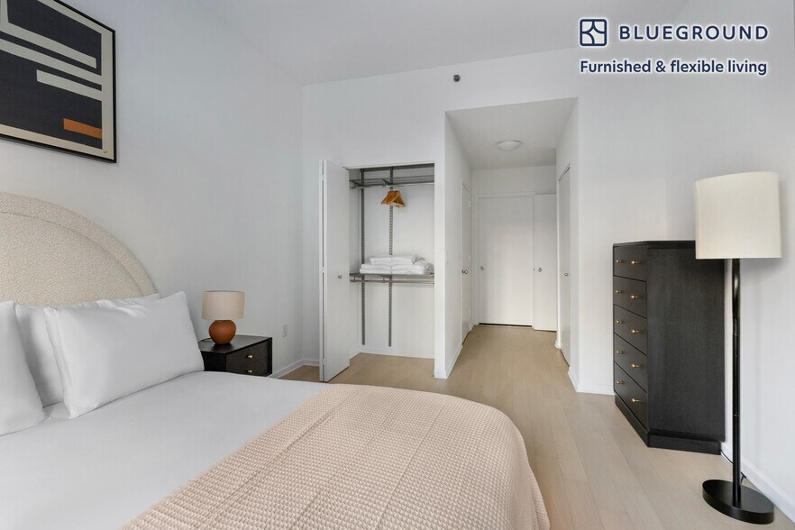 Building Photo - 535 W 23 St