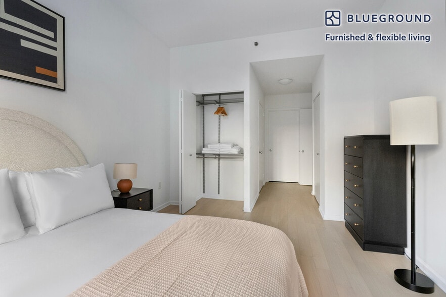 Building Photo - 535 W 23rd St