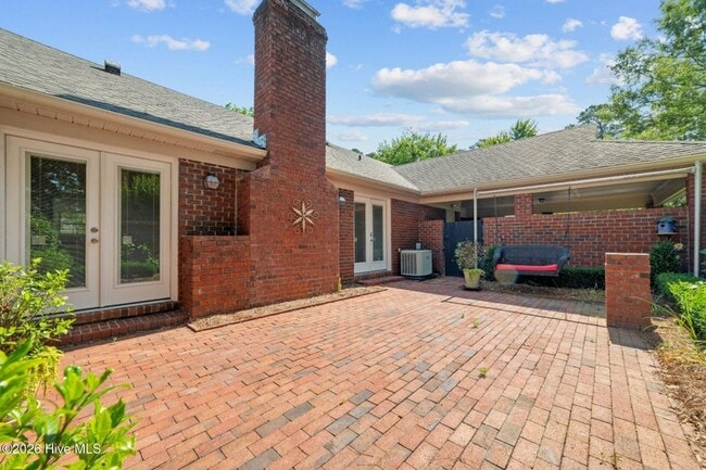Building Photo - 809 Greenbriar Rd