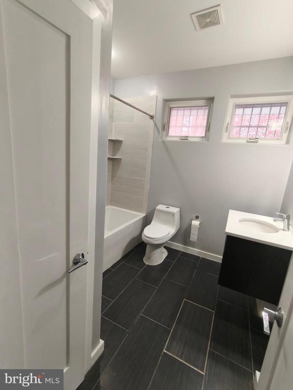 Building Photo - 1105 Mt Vernon St