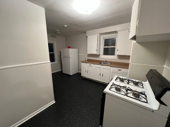 Building Photo - 16053 Lappin St
