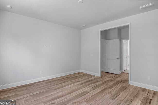 Building Photo - 267 Dendron Dr