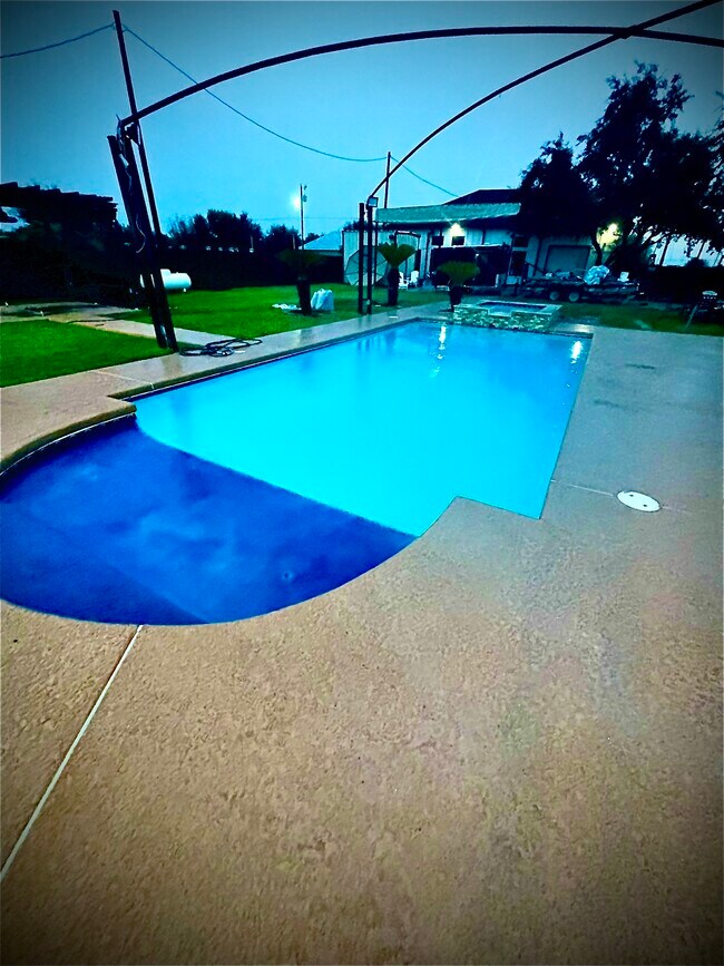 Building Photo - 1422 Seminole Valley Dr