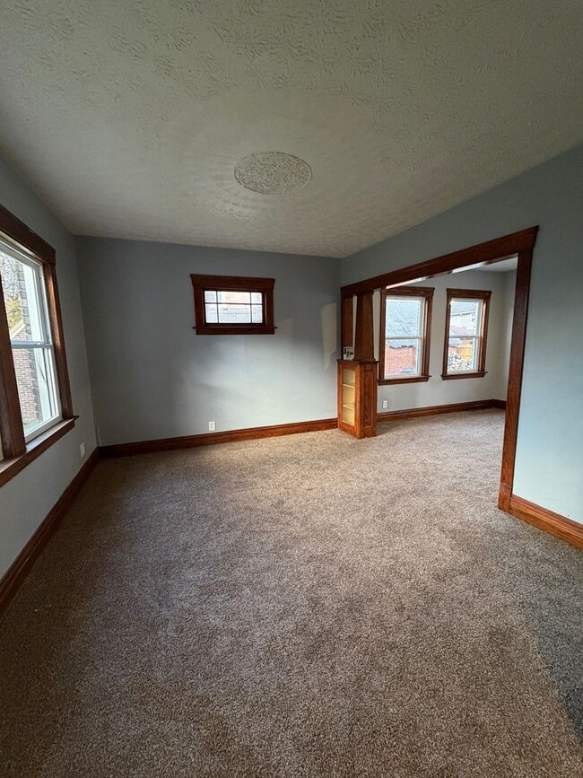 Building Photo - Spacious Akron Home – Lease to Purchase or Vouchers Only | Open House Feb 8