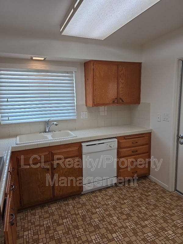 Building Photo - 27147 El Rancho Dr