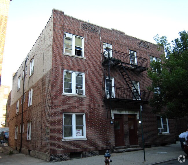 Primary Photo - 43-28 40th St