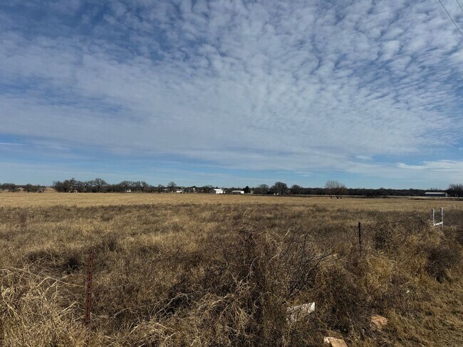 Building Photo - COMING SOON! Garage Parking! BROCK ISD
