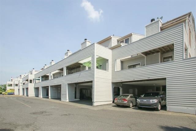 Building Photo - 700 Mainsail Ln