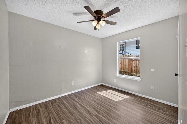 Building Photo - 1207 Eleanor St