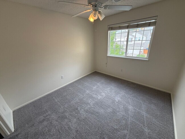 Building Photo - Refreshed 3-Bedroom Home in Waterglen Neig...