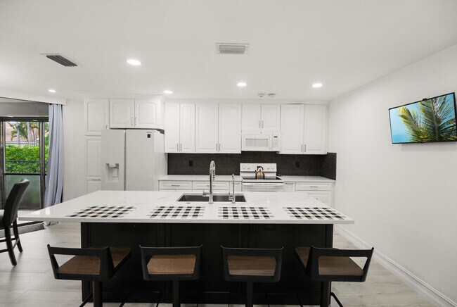 Building Photo - 147 Coventry Pl