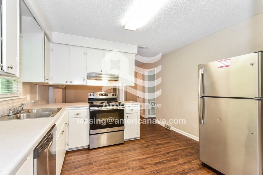 Building Photo - 14 Hillside Cir