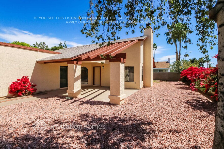 Building Photo - 1701 N Pleasant Dr
