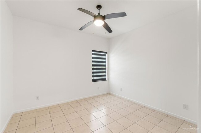 Building Photo - 418 N 3rd St