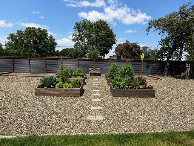 Building Photo - Spacious Kennewick Home with RV Parking & Incredible Outdoor Living!