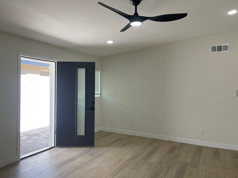 Building Photo - 3301 N 66th Pl