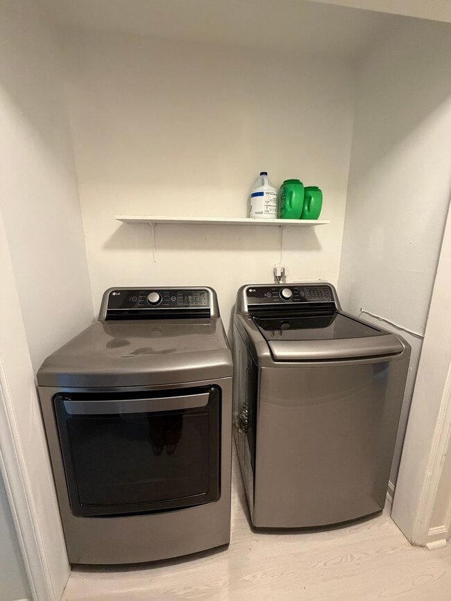 Building Photo - 7031 Darnell St