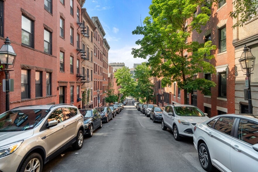 Building Photo - 43 Irving St