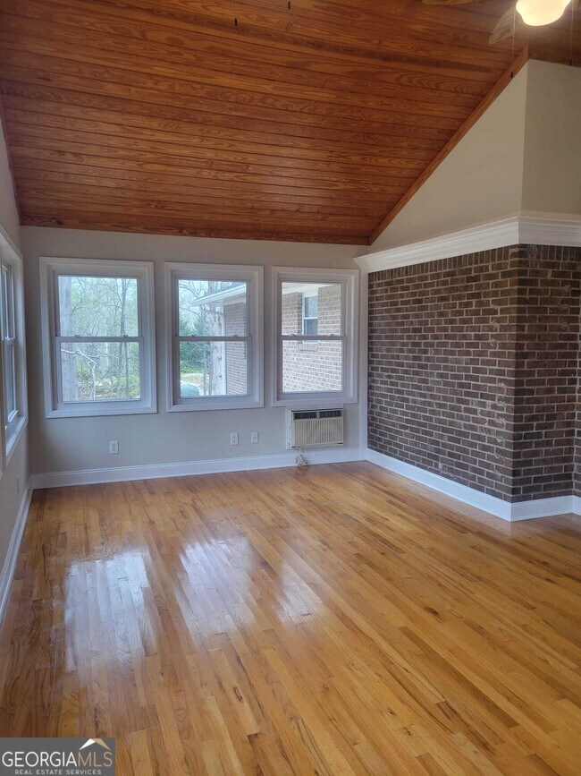 Building Photo - 3370 Westbrook Rd