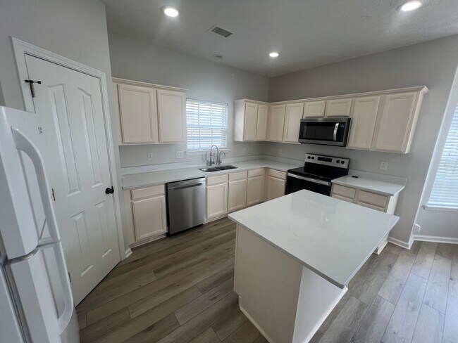 Building Photo - Blackman Area Coming Soon!