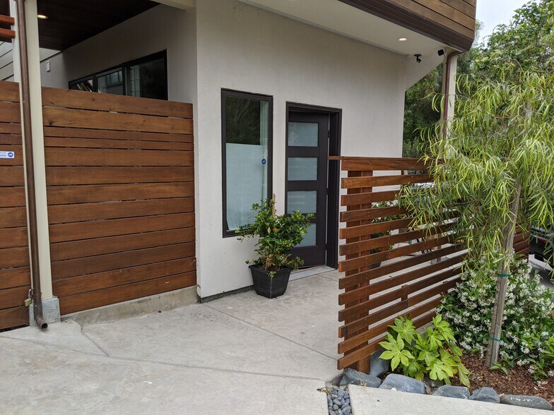entrance - 145 Bethany Curv
