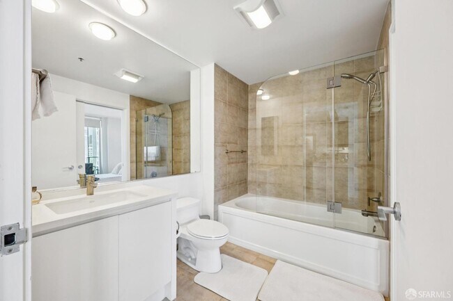 Building Photo - 425 1st St