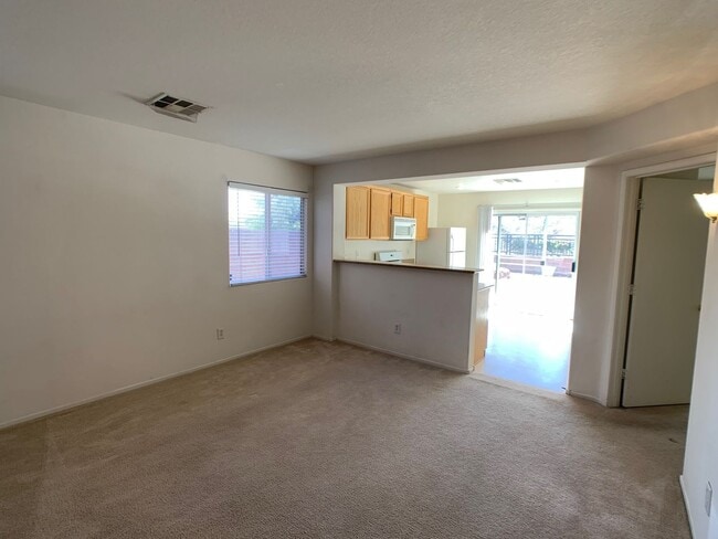 Building Photo - Single Story 2 bedroom 2 bath Home in Summ...