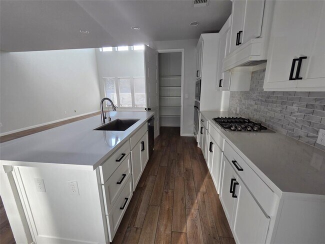 Building Photo - 221 Bauer Lp