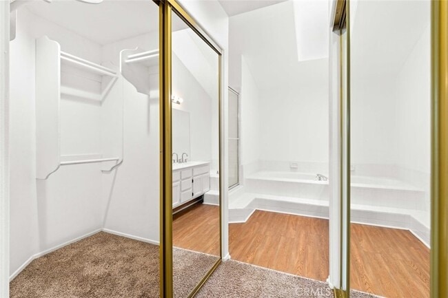 Building Photo - 7448 Bellingham Ave