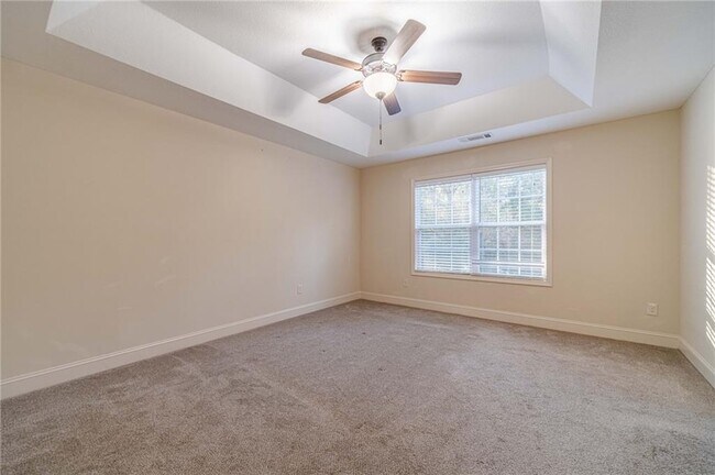 Building Photo - 583 Embassy Walk