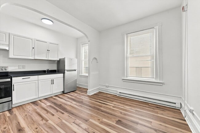 Building Photo - 1216 N 41st St