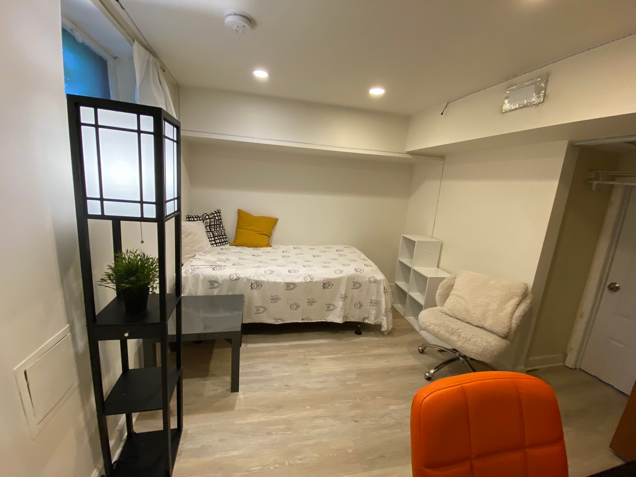 Room # 6 - 4427 Nebraska Ave NW