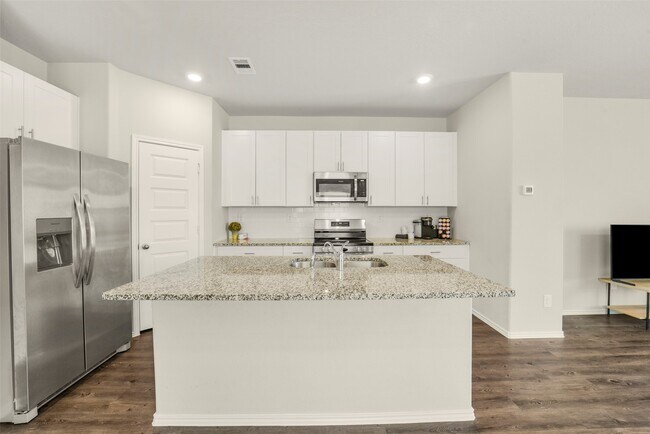 Building Photo - 21610 Desert Lilly Rd