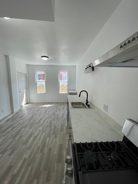 Building Photo - 132 N West St