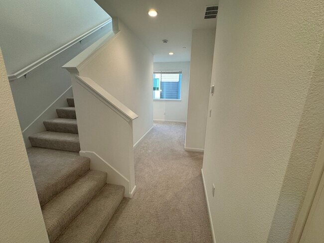 Building Photo - 6333 Dandelion St