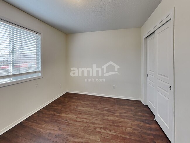 Building Photo - 1754 W Oakley Way