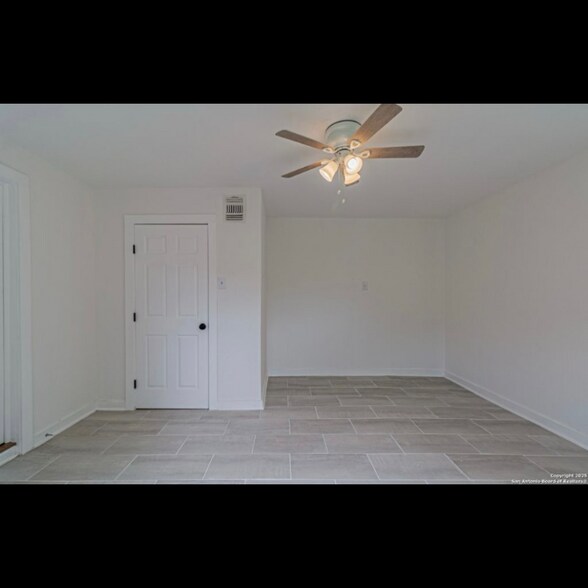 Building Photo - 210 N San Jacinto St