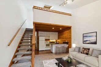 Building Photo - Downtown! Gorgeous Top Floor Unfurnished Studio
