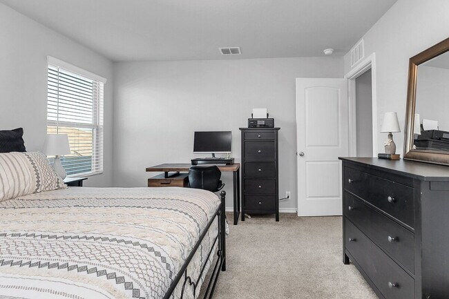 Building Photo - ASK ABOUT FREE APPLICATIONS THROUGH AUGUST!  "Spacious 6-Bedroom Retreat with 3.5 Baths and Over ...