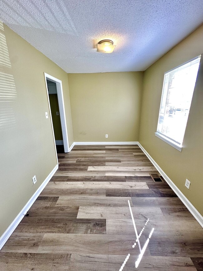 Building Photo - 2408 Powderly Ave SW