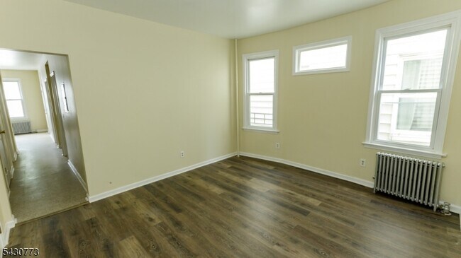 Building Photo - 428 Avon Ave